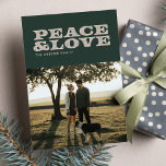 Retrovrede en kerstfeestelijke fotokaart feestdagenkaart<br><div class="desc">Vrede en liefde. Deze one-foto vakantiekaart kenmerkt een retro gestileerde groet maar altijd relevant bericht. Het jager en roze kleurenschema en de afgeronde hoeken geven het nog meer van een  gevoel.</div>