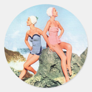 retrovrouwen zwemmen ook in trainingspakken en zw ronde sticker