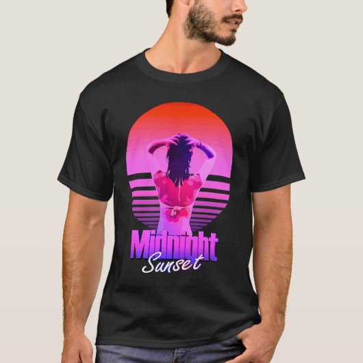 Retrowave Midnight Sunset Girl In The Sea T-shirt (Voorkant)