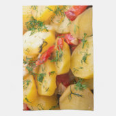 Reuk van aardappelen met uien, klokpeper en dille theedoek (Verticaal)