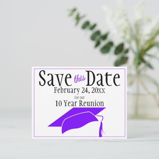 Reunion Class Save the Date Paars Gradup Cap Briefkaart (Staand voorkant)