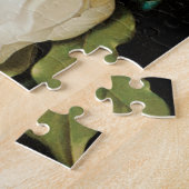 Reuzemagnolia's op een blauwe fluwelen doek door M Legpuzzel (Zijkant)