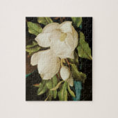 Reuzemagnolia's op een blauwe fluwelen doek door M Legpuzzel (Verticaal)