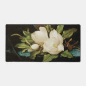 Reuzemagnolia's op een blauwe fluwelen doek van MJ Bureaumat (Voorkant)