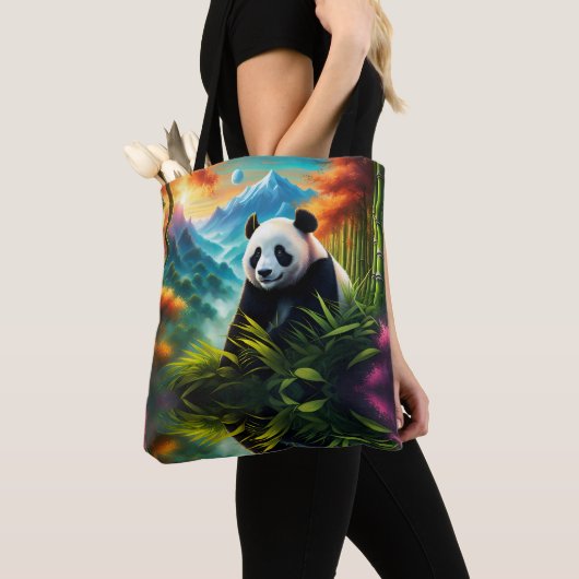 Reuzenpanda in Bamboebos op Berg Tote Bag (Dichtbij)