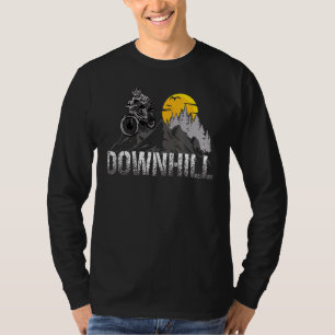 Reuzenwiel met wielrennen op de heuvel van de Bike T-shirt