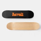 Revolt - Sinaasappel op zwart Skateboard (Horizontaal)