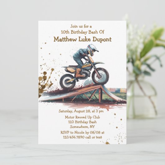 Revved Up Racer: Verjaardag motorfiets Bash Kaart (Staand voorkant)