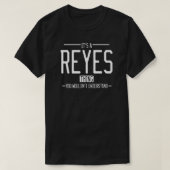Reyes grappige achternaam grappige familie t-shirt (Design voorkant)