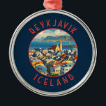 Reykjavík IJsland Retro Noodcirkel Metalen Ornament<br><div class="desc">Reykjavík retro vector reisontwerp. Reykjavik is de noordelijkste hoofdstad van een soevereine staat ter wereld. Het is een van de schoonste,  groenste en veiligste steden ter wereld.</div>