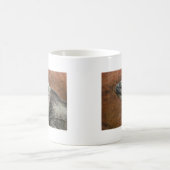 Rhinoceros Iguana Koffiemok (Center)