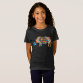 Rhinoceros in een Psychedelic Zebra Pattern T-shirt (Voorkant volledig)