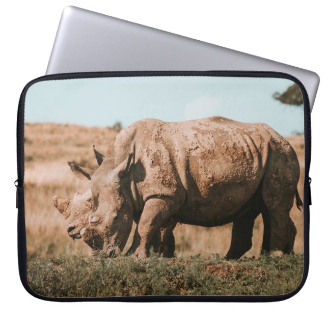 RHINO'S IN AFRIKA GRAZING LAPTOP SLEEVE (Voorkant)