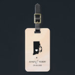 Rhode Island Map Wedding Bagagelabel, Custom Gift Bagagelabel<br><div class="desc">Deze staatsbagagelabels maken de perfecte trouwcadeautjes labels of welkome tas labels. Stropdas het aan je cadeau in plaats van een typisch label voor papieren cadeaus, en ze kunnen het nog maanden en jaren gebruiken. Labels hebben een perzikabrikozenachtergrond. Om het hart bij de trouwplaats te plaatsen, gebruik de "pas verder"optie aan....</div>