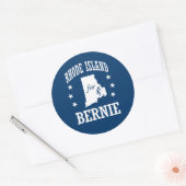 RHODE ISLAND VOOR BERNIE SANDERS RONDE STICKER (Envelop)