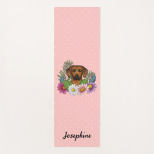 Rhodesian Ridgeback-hond met bloemen en naam Roze Yogamat