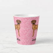 Rhodesian Ridgeback hond op roze harten met naam Latte Mok (Voorkant)