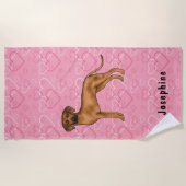 Rhodesian Ridgeback hond op roze harten met naam Strandlaken (Voorkant)