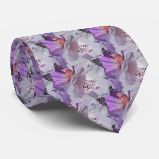 Rhododendron in wit en magenta stropdas (Opgerold)