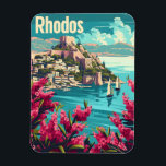Rhodos Griekenland Vintage Magneet<br><div class="desc">Een boeiende en nostalgische afbeelding van Rhodos, Griekenland, bekend om zijn prachtige mediterrane landschappen en rijke historische erfgoed. Het ontwerp toont de oude ruïnes van het eiland, de charmante oude stad met zijn middeleeuwse architectuur en kristalhelder turquoise wateren. Het kunstwerk, dat in een stijl wordt weergegeven, roept de tijdloze schoonheid...</div>