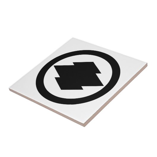 Rhombic pine bark in cirkel tegeltje (Zijkant)