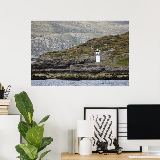 Rhue Lighthouse langs de kust Poster (Thuiskantoor)