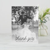 Ribbon Black Script Minimalist Wedding Photo Bedankkaart (Staand voorkant)