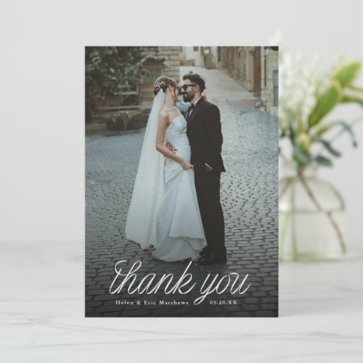 Ribbon Script Minimalist Wedding Photo Bedankkaart (Staand voorkant)