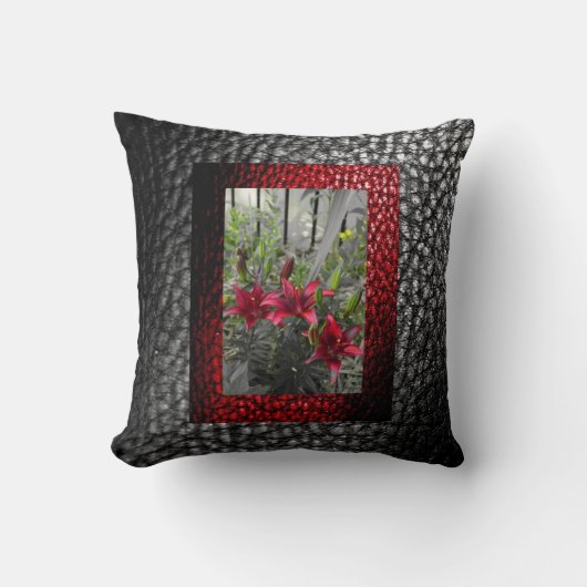 Rich Faux Leather collectie - Red Floral design 2 Kussen (Voorkant)
