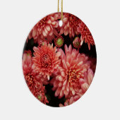 Rich Red Chrysanthemums Keramisch Ornament (Rechts)