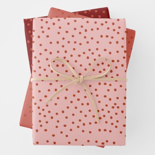 Rich Red Polka Dot Holiday Gift Wrap Inpakpapier Vel (In situ)