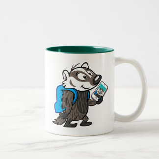 Ricky Raccoon | Boomer Badger Selfie Tweekleurige Koffiemok