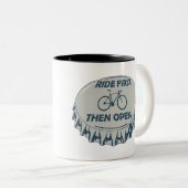 Ride eerst dan open tweekleurige koffiemok (Voorkant rechts)