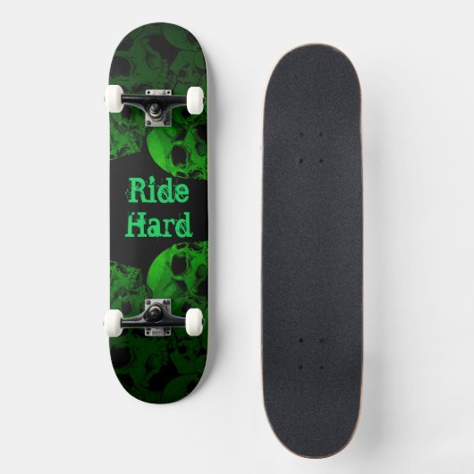 Ride Hard Green Skulls Skateboard (Voorkant)