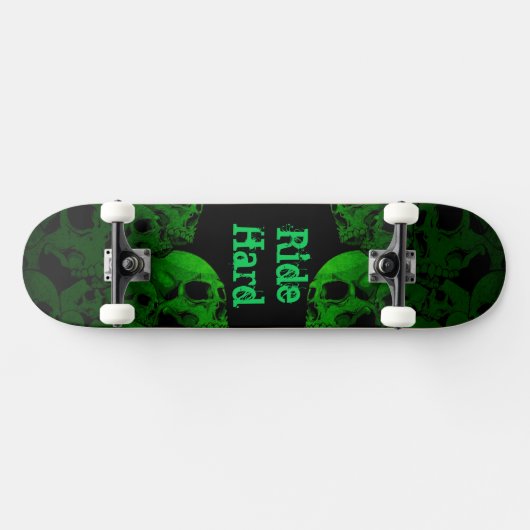 Ride Hard Green Skulls Skateboard (Horizontaal)