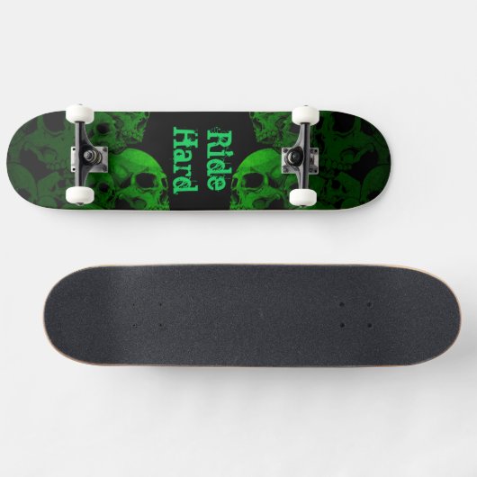 Ride Hard Green Skulls Skateboard (Horizontaal)