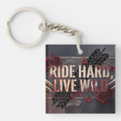 ride hard, live wild sleutelhanger (voorkant)