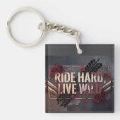 ride hard, live wild sleutelhanger (voorkant)
