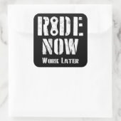 Ride nu het Werk later Vierkante Sticker (Tas)