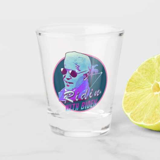 Ridin' met Biden Synthwave Outrun Palm Tree Shot Glas (Voorkant)