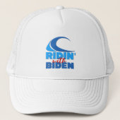 RIDIN' MET BIDEN Trucker Hat Trucker Pet (Voorkant)