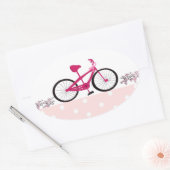 Riding voor een Roze Roze Bicyle Ovale Sticker (Envelop)