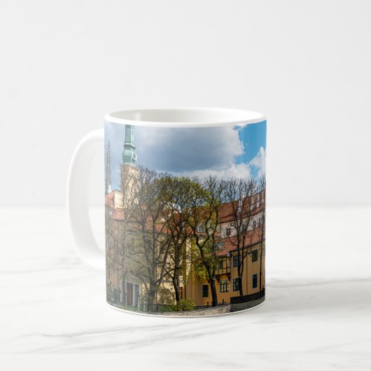 Riga Castle tijdens de zonnige dag in Riga, Letlan Koffiemok (Voorkant links)