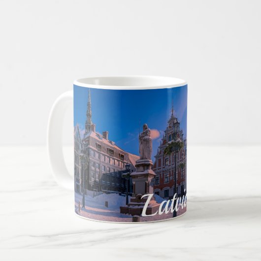 Riga Town Hall Square in de Mok van de winterkoffi (Voorkant links)