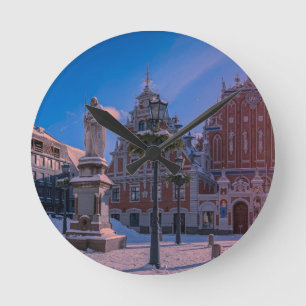 Riga Town Hall Square in de winter Ronde Klok