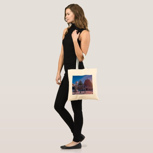 Riga Town Hall Square in de winter Tote Bag (Voorkant (model))