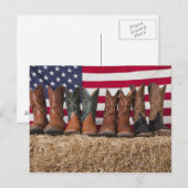 Rij cowboylaarzen op hooiberg briefkaart (Voorkant / Achterkant)