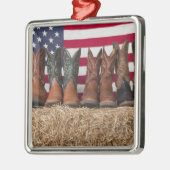 Rij cowboylaarzen op hooiberg metalen ornament (Links)