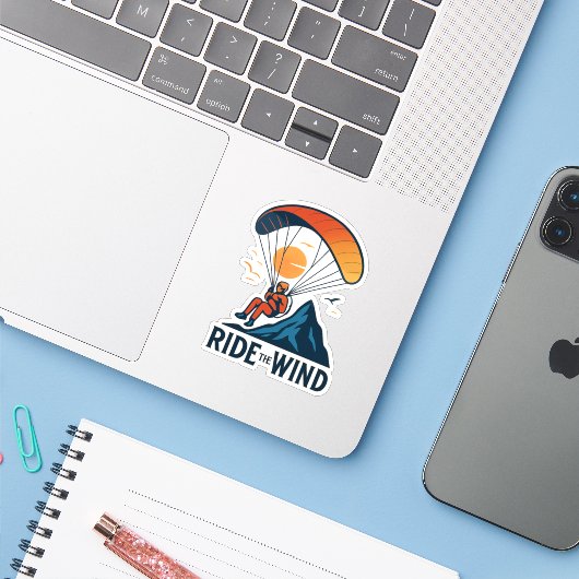 Rij de wind sticker (Laptop met iPhone)