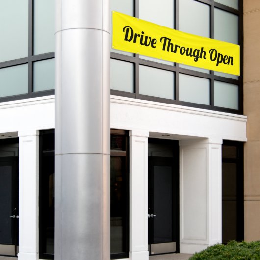 Rij door open spandoek (Buitenkant Gebouw)